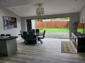 3 bedroom spacious house with parking